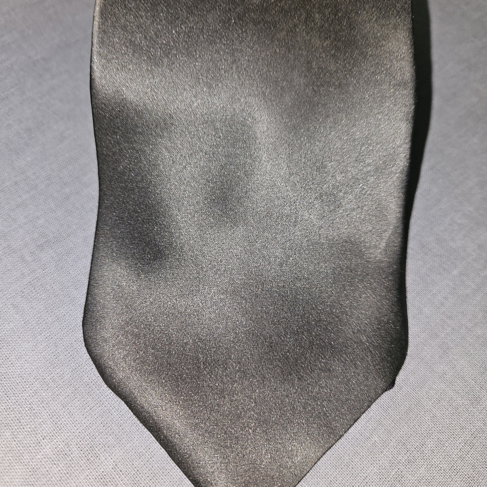 Elegant Gray Silk Tie